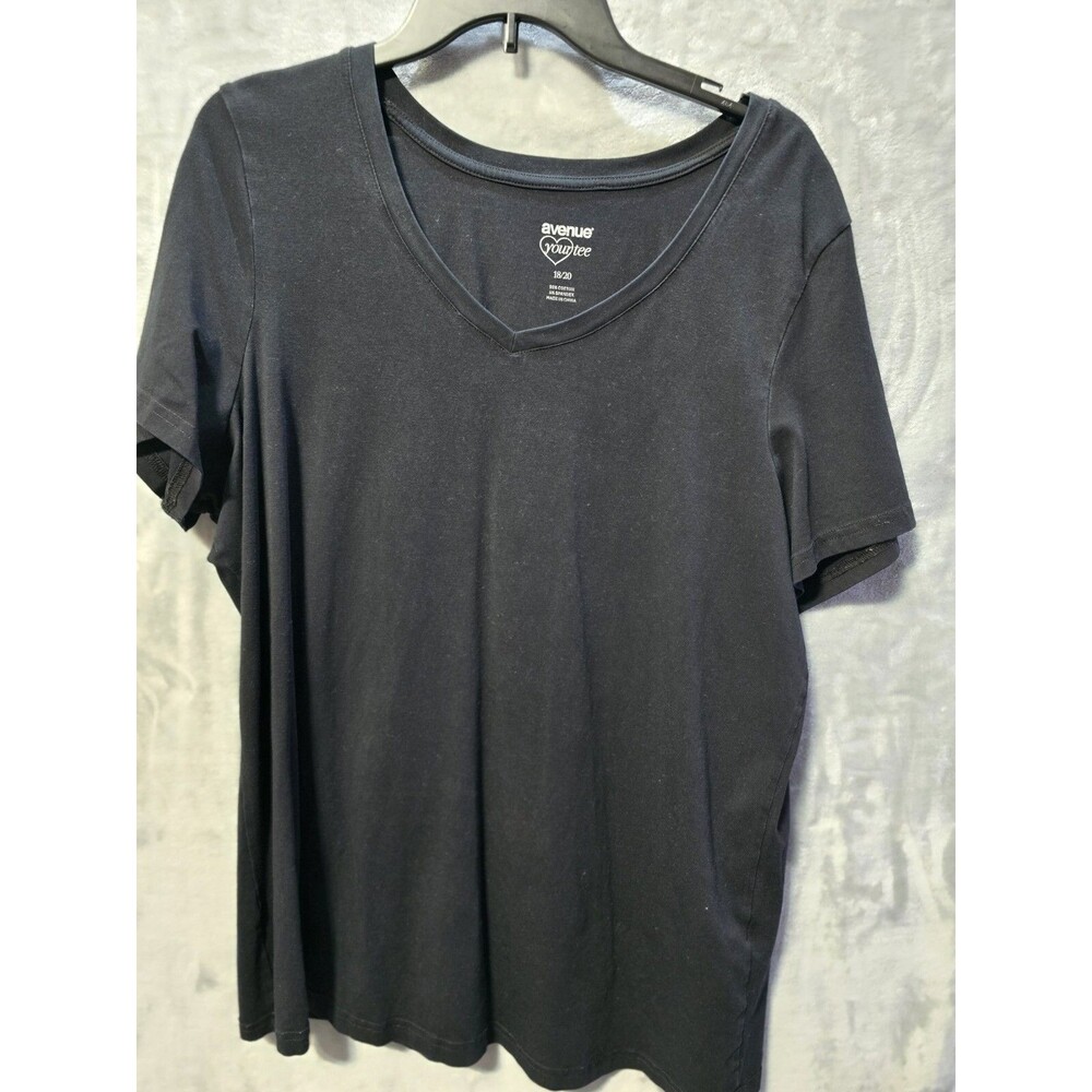 Avenue Women's 18/20 Black T-shirt Top Athletic Workout Casual